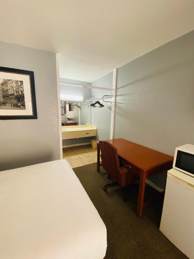 סקוטסבורו Traveler'S Place Inn & Suites מראה חיצוני תמונה